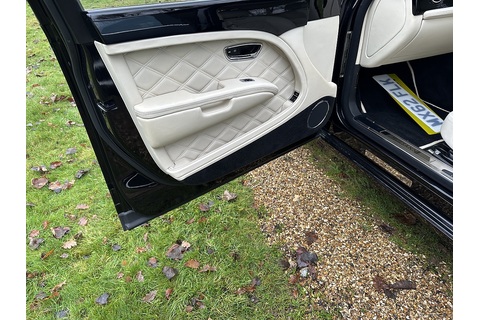 6.75 V8 Saloon 4dr Petrol Auto Euro 5 (505 bhp)