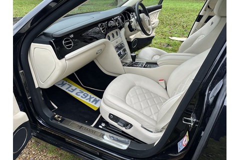 6.75 V8 Saloon 4dr Petrol Auto Euro 5 (505 bhp)