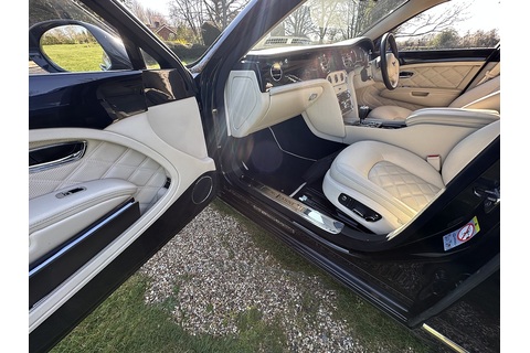6.75 V8 Saloon 4dr Petrol Auto Euro 5 (505 bhp)