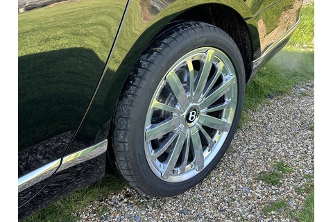 6.75 V8 Saloon 4dr Petrol Auto Euro 5 (505 bhp)