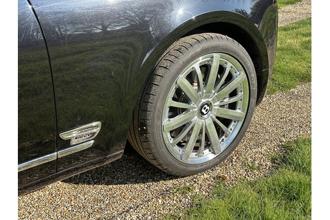 6.75 V8 Saloon 4dr Petrol Auto Euro 5 (505 bhp)