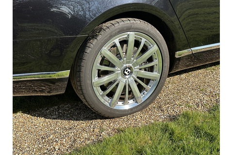 6.75 V8 Saloon 4dr Petrol Auto Euro 5 (505 bhp)