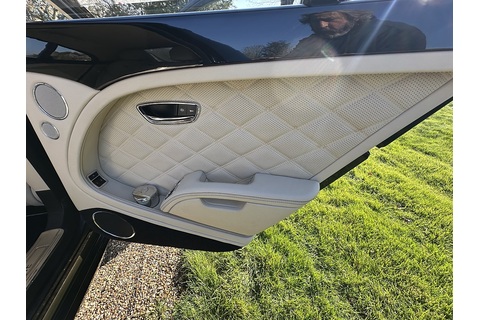 6.75 V8 Saloon 4dr Petrol Auto Euro 5 (505 bhp)