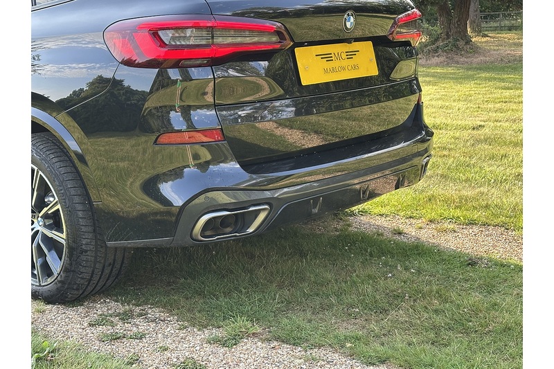 BMW X5 M50i V8 - U336