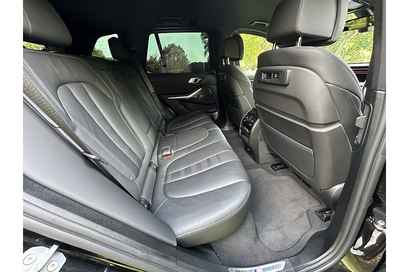 BMW X5 M50i V8 - U336