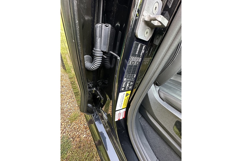 BMW X5 M50i V8 - U336
