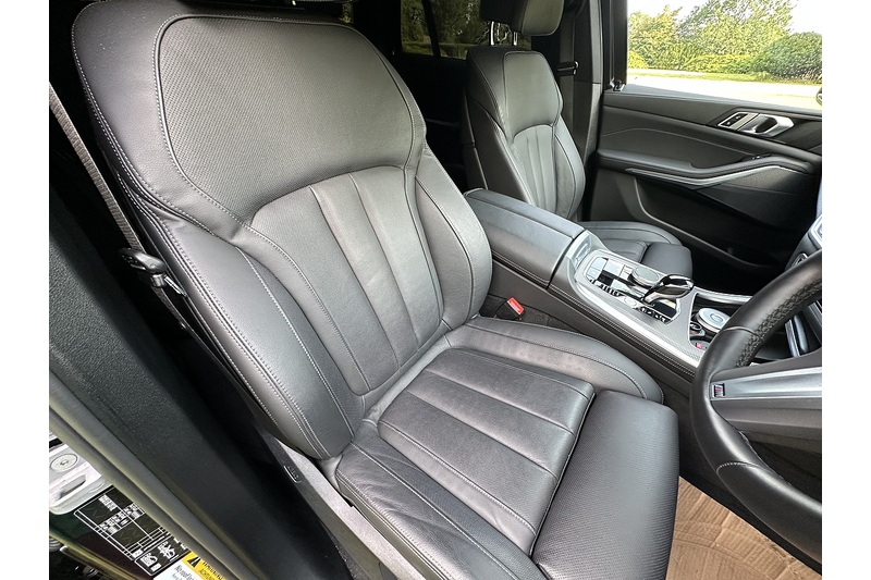 BMW X5 M50i V8 - U336