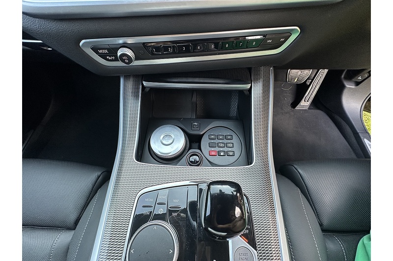 BMW X5 M50i V8 - U336