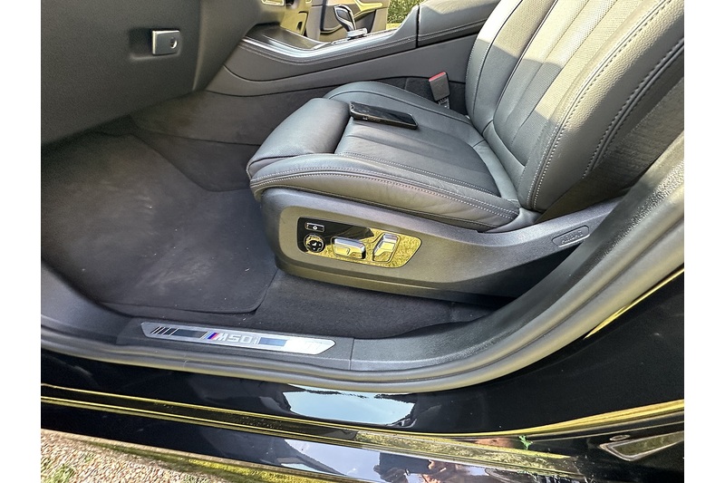BMW X5 M50i V8 - U336