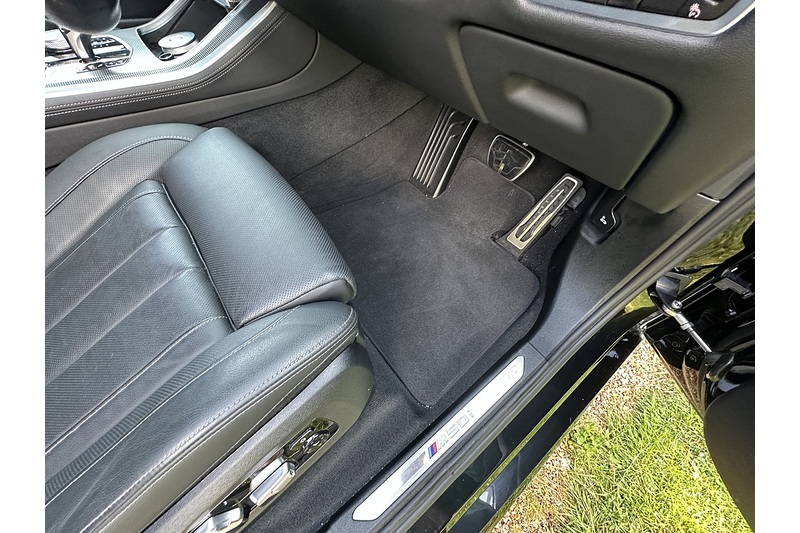 BMW X5 M50i V8 - U336