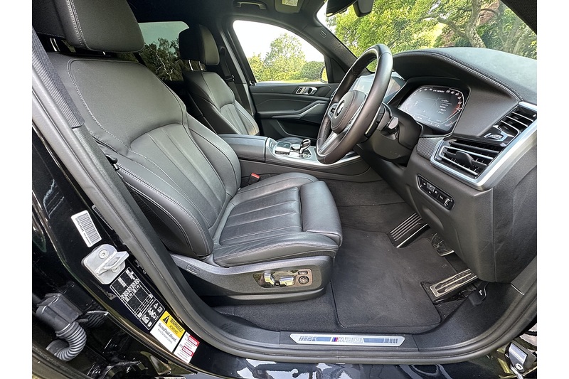 BMW X5 M50i V8 - U336
