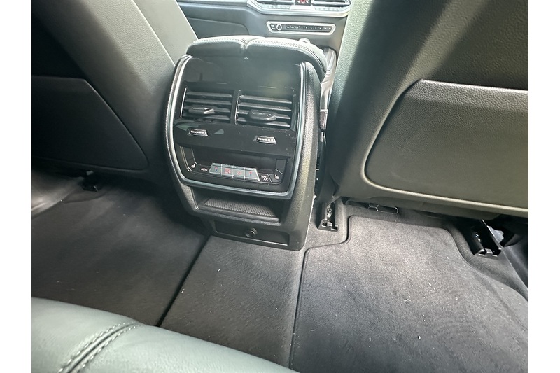 BMW X5 M50i V8 - U336