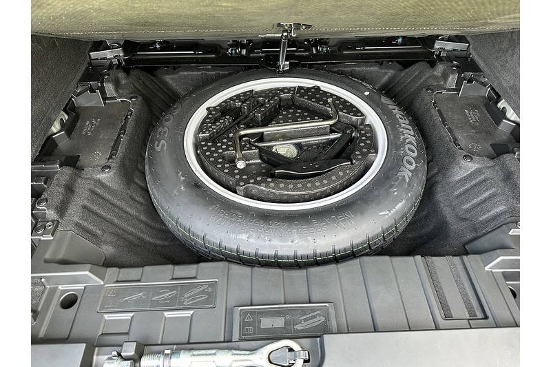 BMW X5 M50i V8 - U336