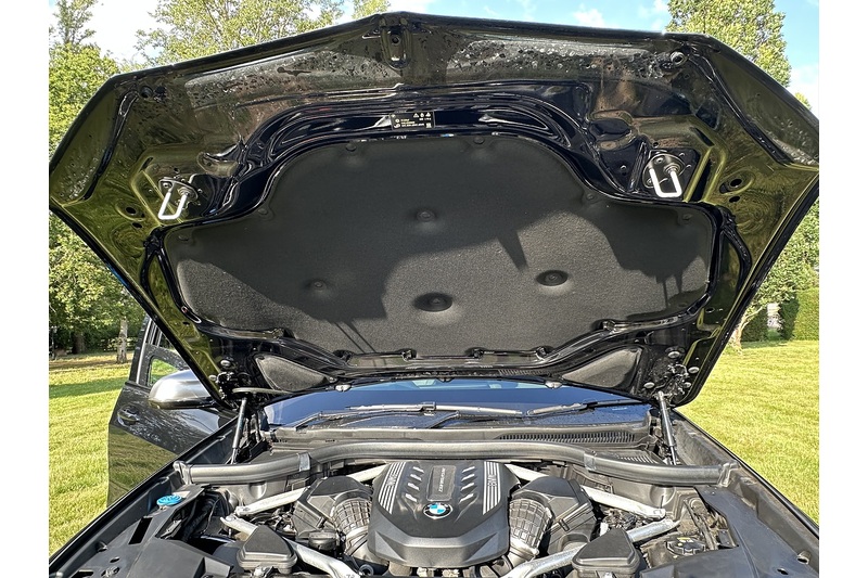 BMW X5 M50i V8 - U336