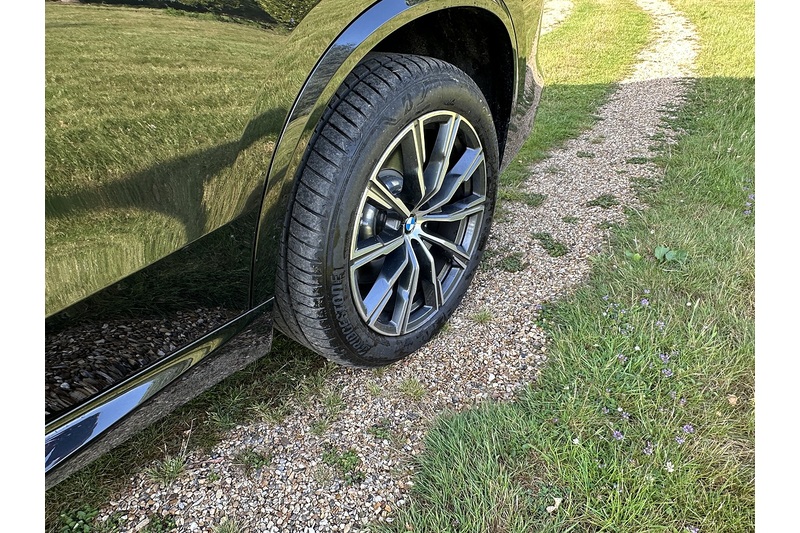 BMW X5 M50i V8 - U336
