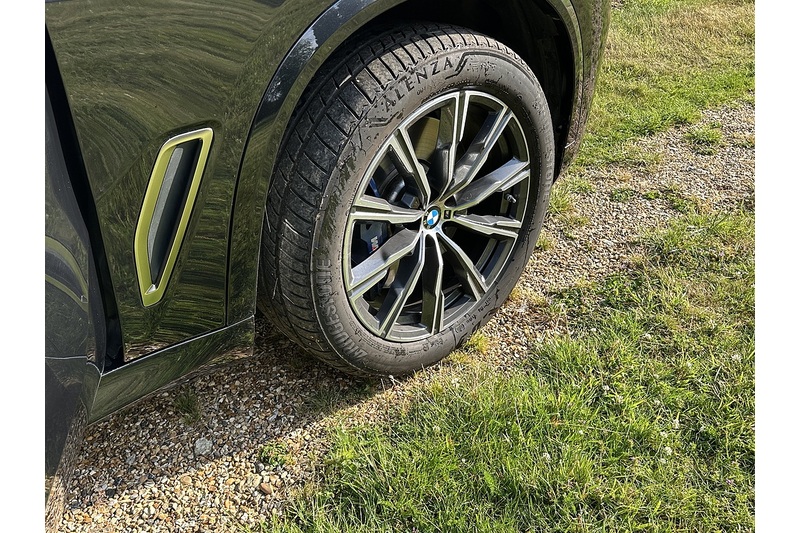 BMW X5 M50i V8 - U336