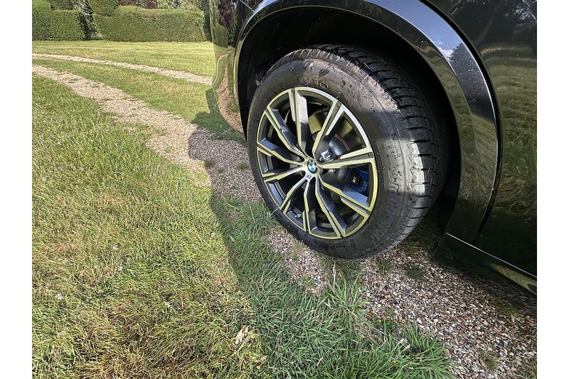 BMW X5 M50i V8 - U336