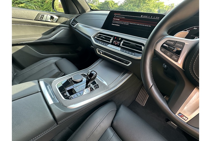 BMW X5 M50i V8 - U336