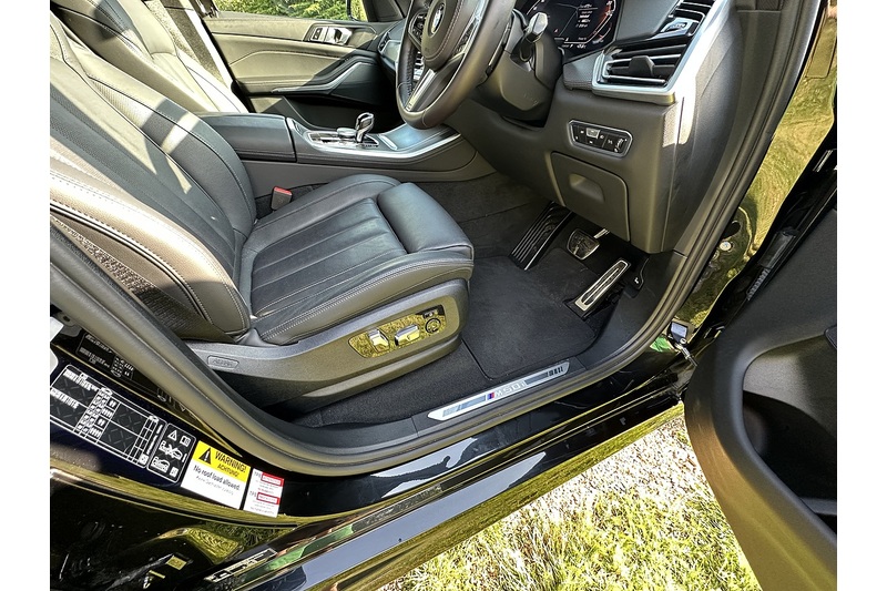 BMW X5 M50i V8 - U336
