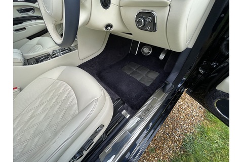 6.75 V8 Saloon 4dr Petrol Auto Euro 6 EWB (505 bhp)