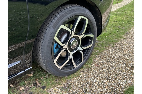 6.75 V12 SUV 5dr Petrol Auto 4WD Euro 6 (563 bhp)