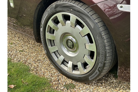 6.6 V12 Saloon 4dr Petrol Auto Euro 5 (563 bhp)