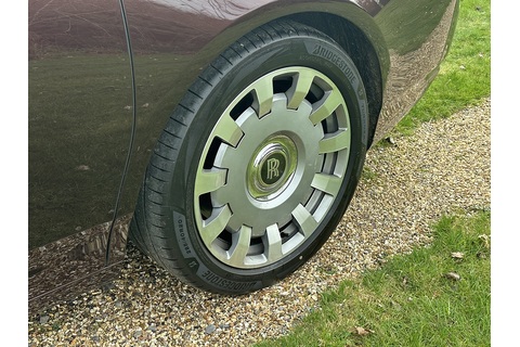 6.6 V12 Saloon 4dr Petrol Auto Euro 5 (563 bhp)