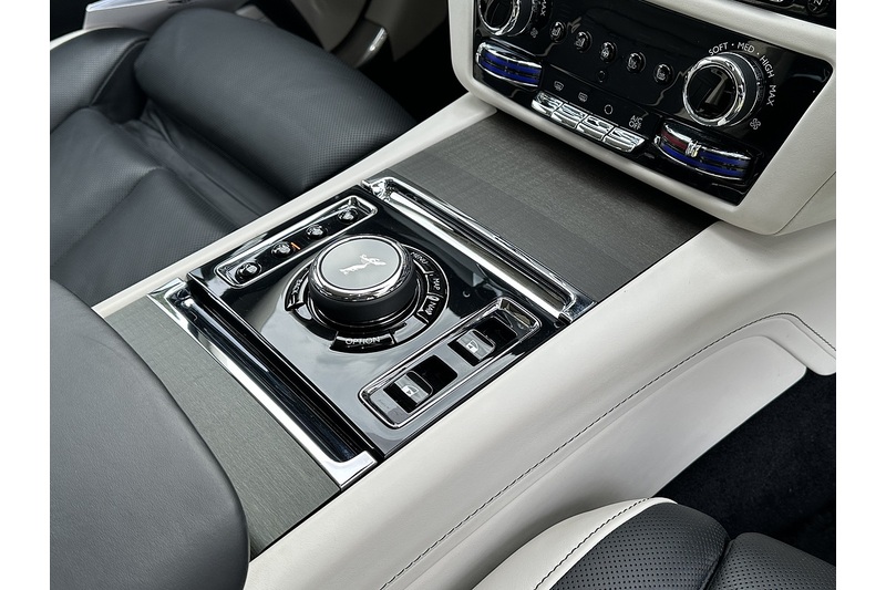 Rolls-Royce Ghost EWB V12 - U355