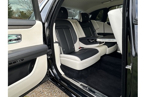 6.75 V12 Saloon 4dr Petrol Auto 4WD Euro 6 (EWB, 4 Seat) (571 ps)