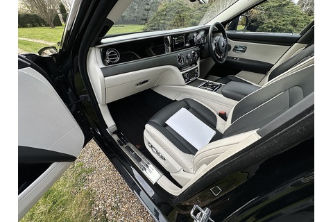 6.75 V12 Saloon 4dr Petrol Auto 4WD Euro 6 (EWB, 4 Seat) (571 ps)