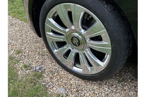 6.75 V12 Saloon 4dr Petrol Auto 4WD Euro 6 (EWB, 4 Seat) (571 ps)