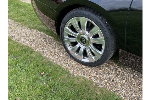 6.75 V12 Saloon 4dr Petrol Auto 4WD Euro 6 (EWB, 4 Seat) (571 ps)