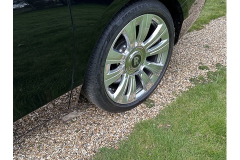 6.75 V12 Saloon 4dr Petrol Auto 4WD Euro 6 (EWB, 4 Seat) (571 ps)