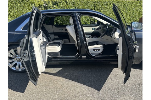 6.75 V12 Saloon 4dr Petrol Auto 4WD Euro 6 (EWB, 4 Seat) (571 ps)