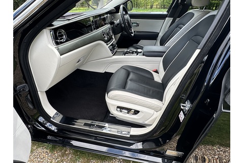 6.75 V12 Saloon 4dr Petrol Auto 4WD Euro 6 (EW 5 Seat) (571 ps)