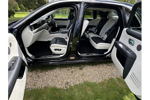 6.75 V12 Saloon 4dr Petrol Auto 4WD Euro 6 (EW 5 Seat) (571 ps)