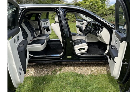 6.75 V12 Saloon 4dr Petrol Auto 4WD Euro 6 (EW 5 Seat) (571 ps)