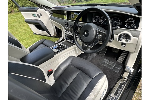 6.75 V12 Saloon 4dr Petrol Auto 4WD Euro 6 (EW 5 Seat) (571 ps)