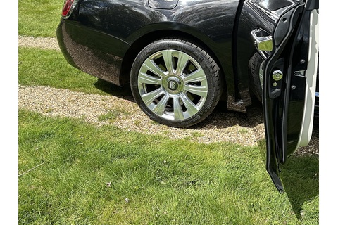 6.75 V12 Saloon 4dr Petrol Auto 4WD Euro 6 (EW 5 Seat) (571 ps)