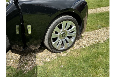 6.75 V12 Saloon 4dr Petrol Auto 4WD Euro 6 (EW 5 Seat) (571 ps)