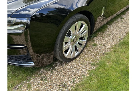 6.75 V12 Saloon 4dr Petrol Auto 4WD Euro 6 (EW 5 Seat) (571 ps)