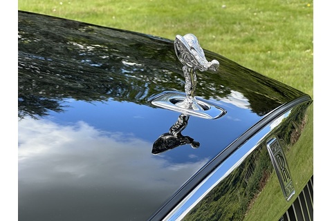 6.75 V12 Saloon 4dr Petrol Auto 4WD Euro 6 (EW 5 Seat) (571 ps)