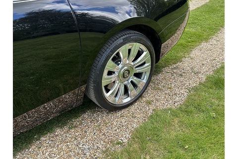 6.75 V12 Saloon 4dr Petrol Auto 4WD Euro 6 (EW 5 Seat) (571 ps)