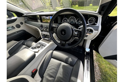 6.75 V12 Saloon 4dr Petrol Auto 4WD Euro 6 (EW 5 Seat) (571 ps)