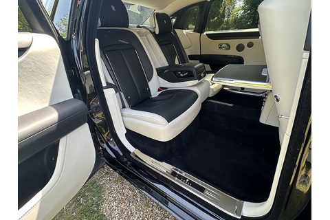 6.75 V12 Saloon 4dr Petrol Auto 4WD Euro 6 (EW 5 Seat) (571 ps)