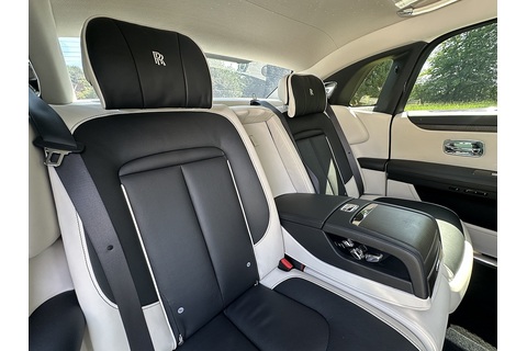6.75 V12 Saloon 4dr Petrol Auto 4WD Euro 6 (EW 5 Seat) (571 ps)