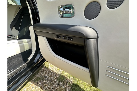 6.75 V12 Saloon 4dr Petrol Auto 4WD Euro 6 (EW 5 Seat) (571 ps)