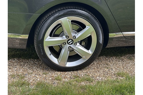 6.75 V8 Speed Saloon 4dr Petrol Auto Euro 6 (530 bhp)