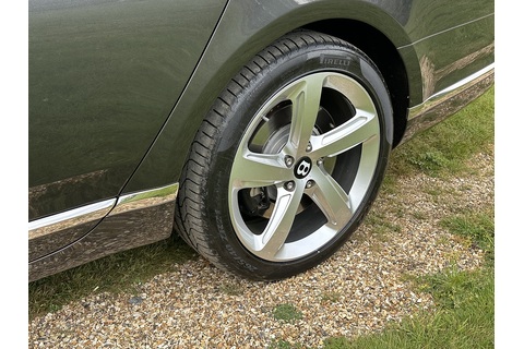 6.75 V8 Speed Saloon 4dr Petrol Auto Euro 6 (530 bhp)