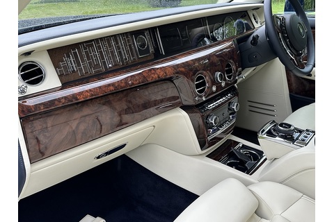 6.7 V12 Saloon 4dr Petrol Auto Euro 6 (570 ps)
